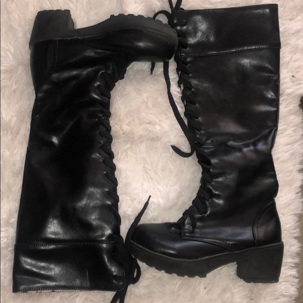 Under the knee, lace up combat boot